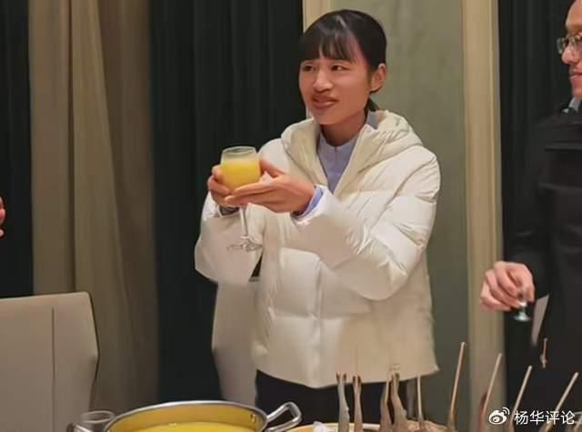 kaiyun-张水华在酒桌前腼腆甚至社恐，与所有人都格格不入：我不太会说话|张德顺|李美珍|马拉松|全运会|生理期_新浪体育_新浪新闻
