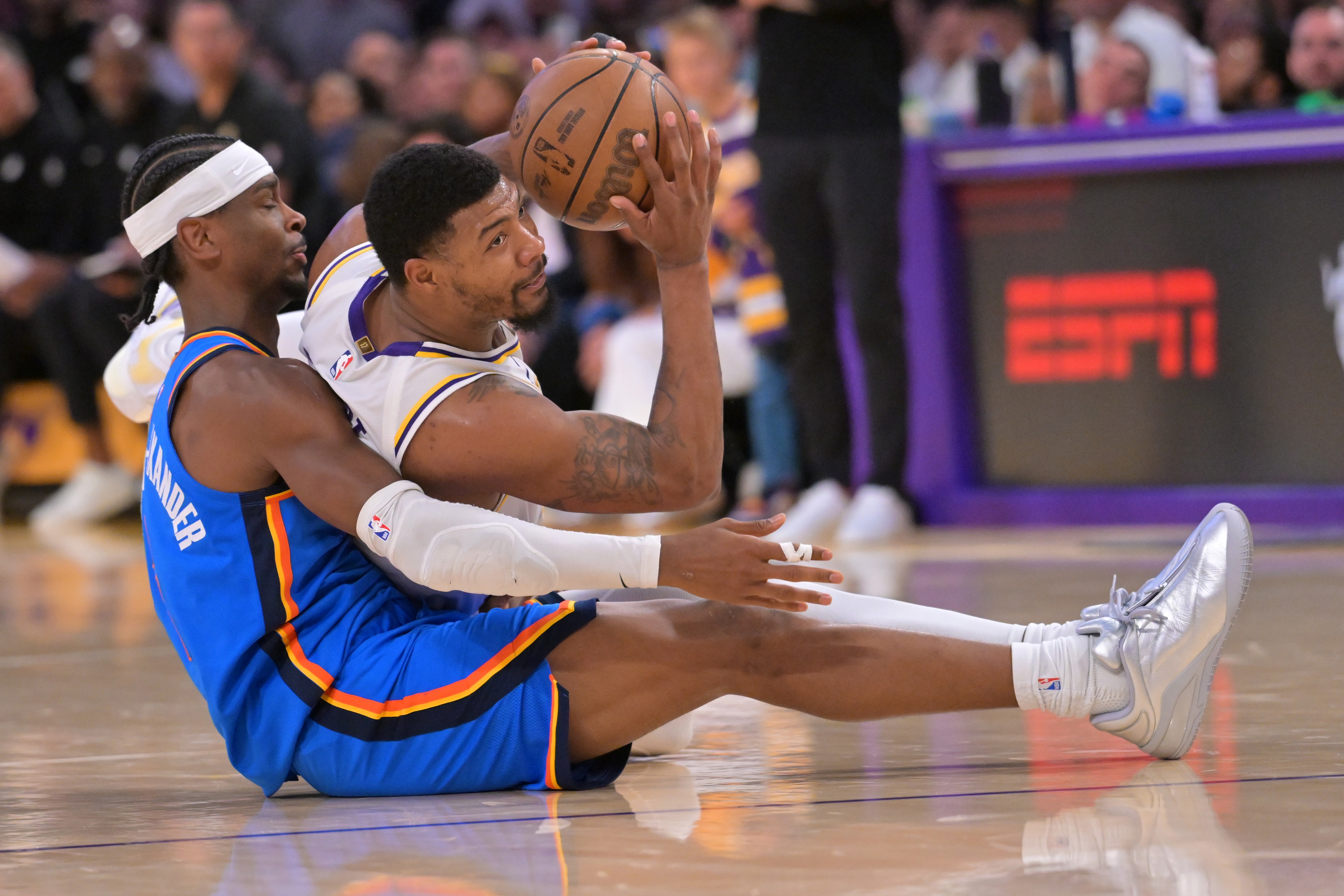 官方平台-NBA历史前2轮皆横扫球队：雷霆成第8支 勇士&amp;骑士曾夺冠